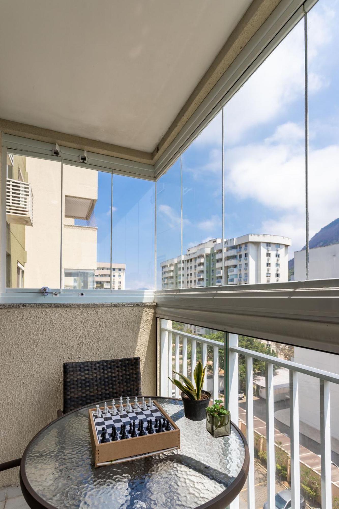 Apartment Apto 2 Quartos Com Varanda Em Frente Ao Riocentro Barra Olimpica Wi-fi Rapido Piscina Cozinha Completa E Estacionamento Portaria 24h Sala Homeoffice Brinquedoteca E Parquinho Infantil Ideal Grupos Familias E A Trabalho