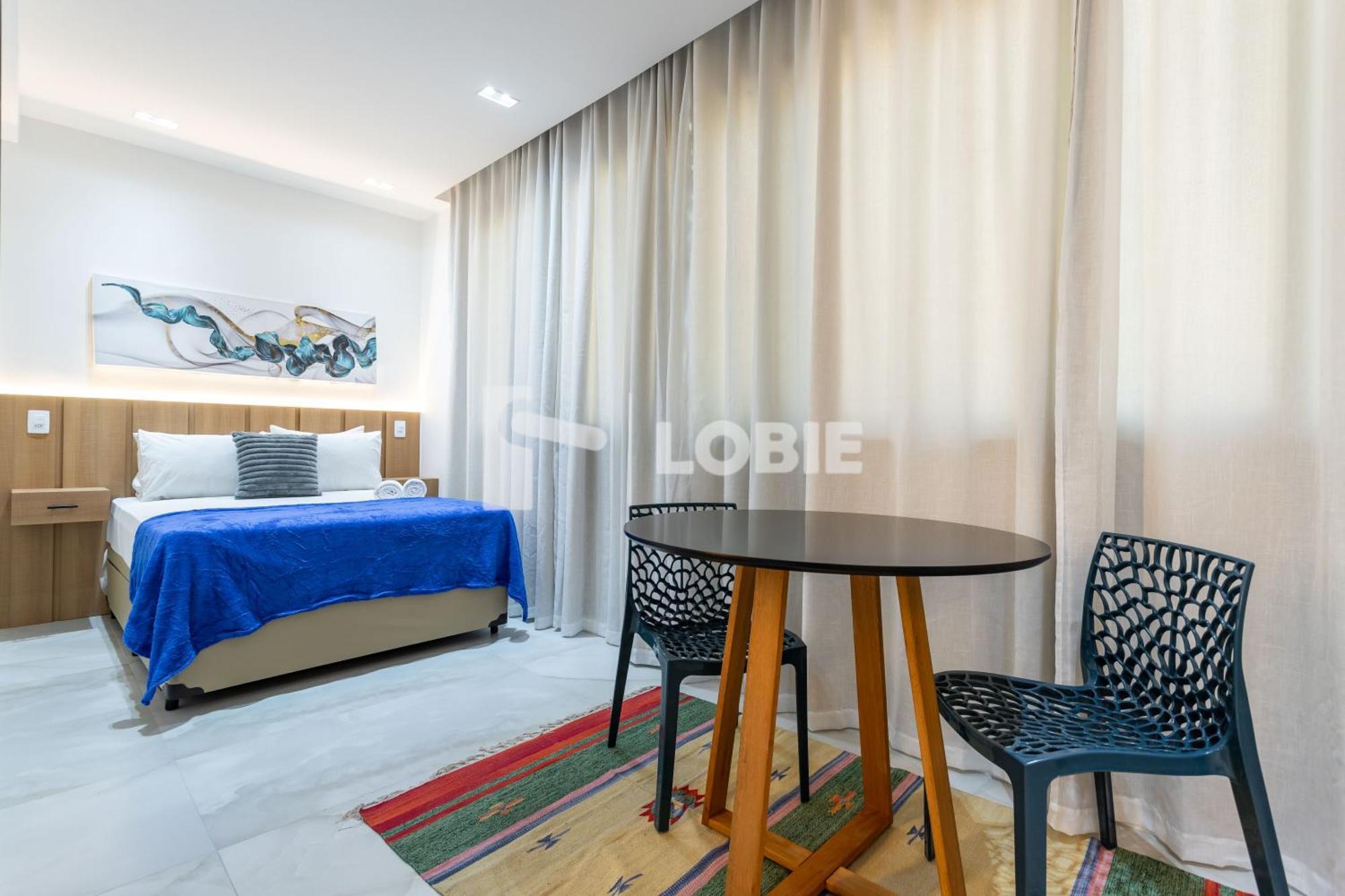 Lobie Dias Downtown *