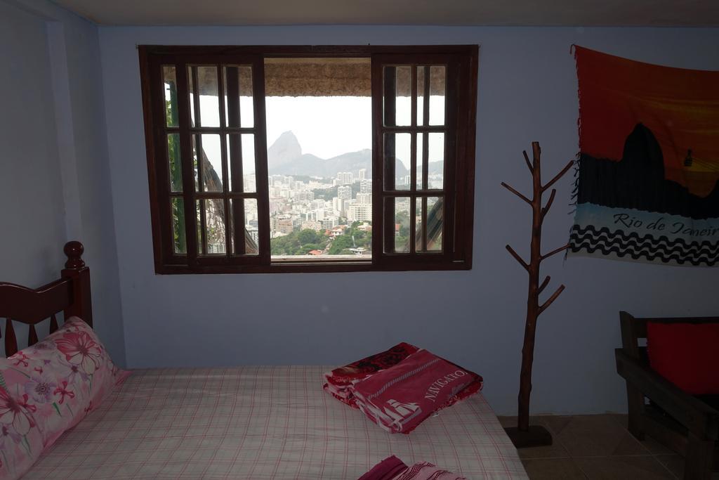 Favelinha Hostel *