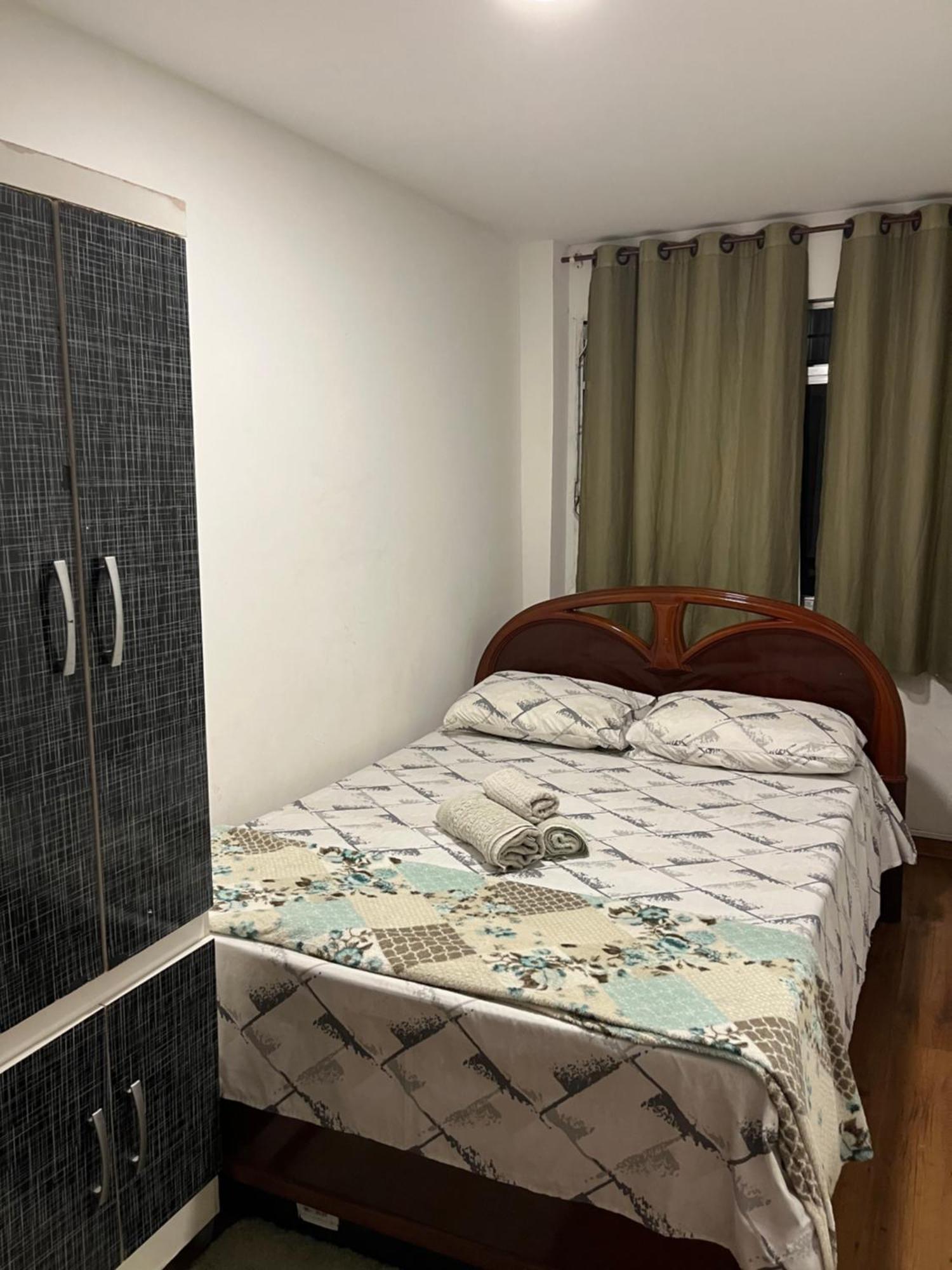 Quartos Privativos Em Frente A De Copacabana, *