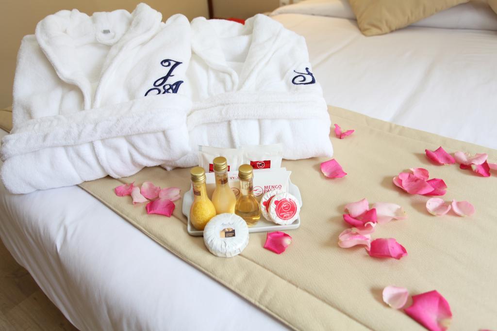Mengo Palace 3*