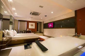 Hotel Corinto 3*