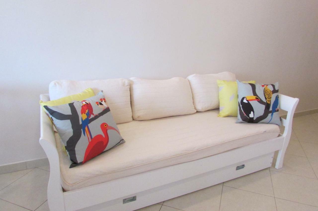 Lindo Apto De 2 Quartos E 2 Banheiros Sociais No Barramares Com Comercio Proximo, Piscina, Quadras, Parquinhos, Brinquedoteca, Emprestimo De Cadeiras E Barracas De Cortesia, Em Frente A Praia, Limpissimo, Com No Apartamento
