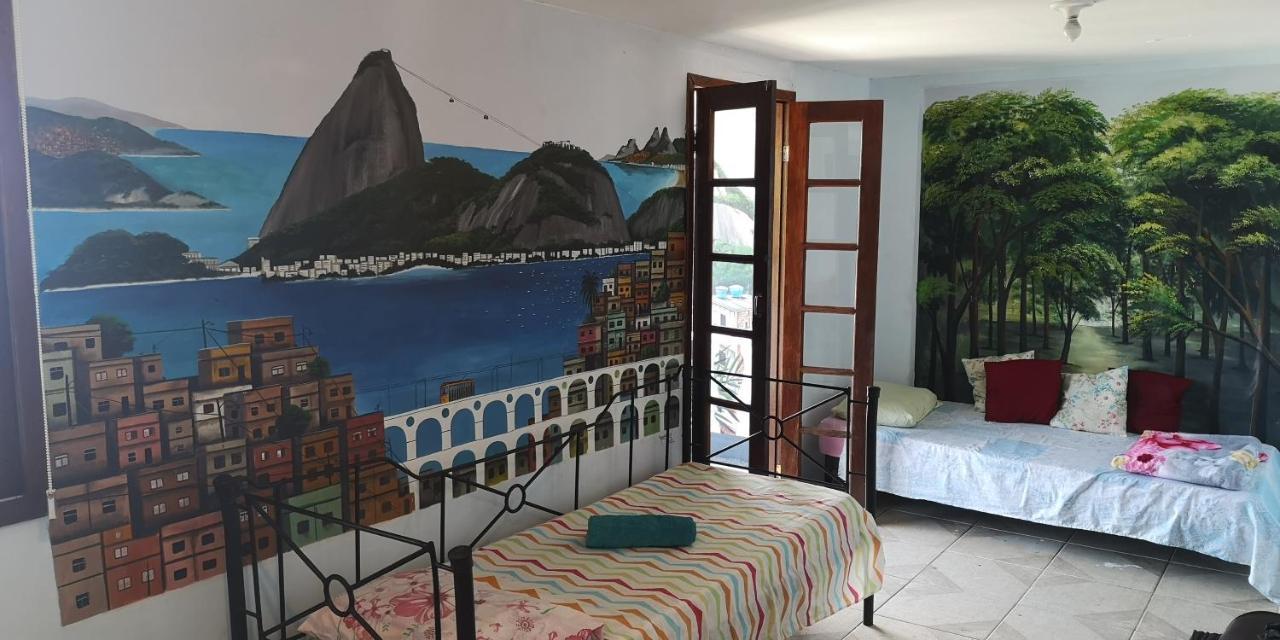 Favelinha Hostel *
